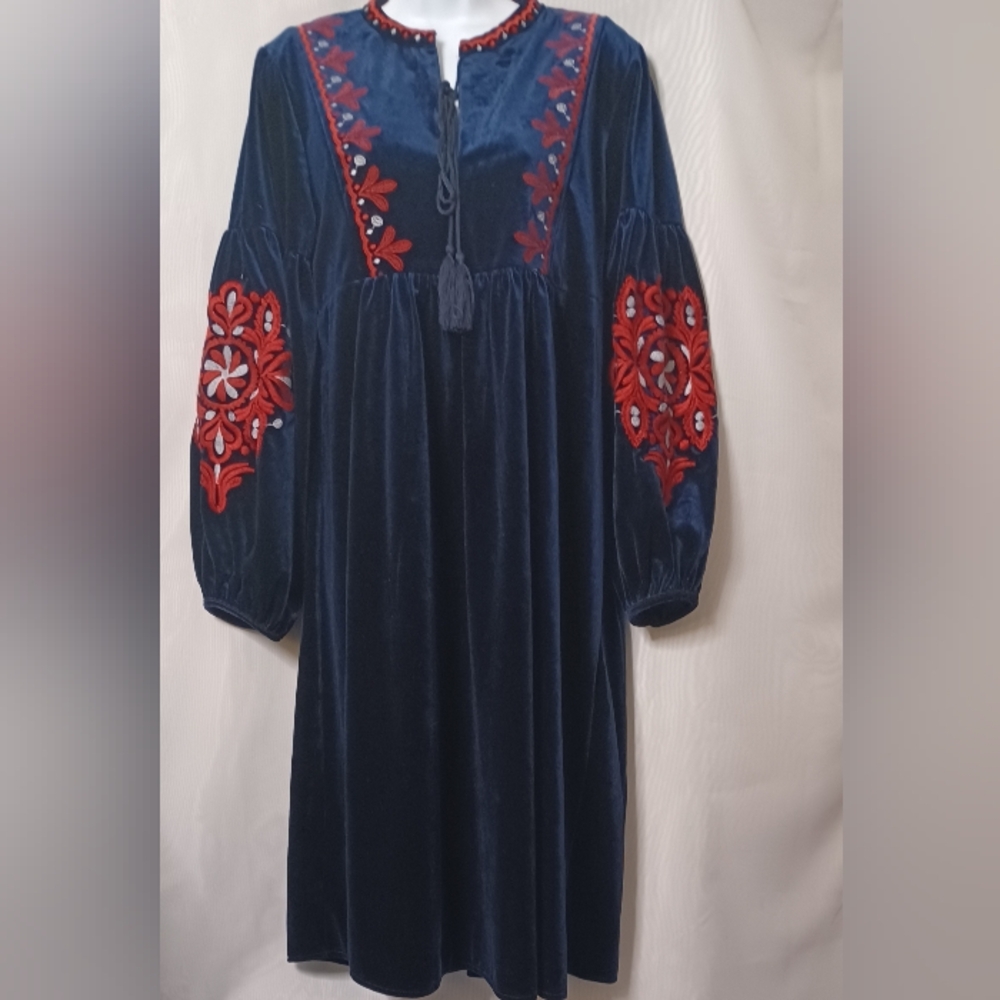Cactus Women's Navy Blue Velvet   Midi Dress With Embroidery.